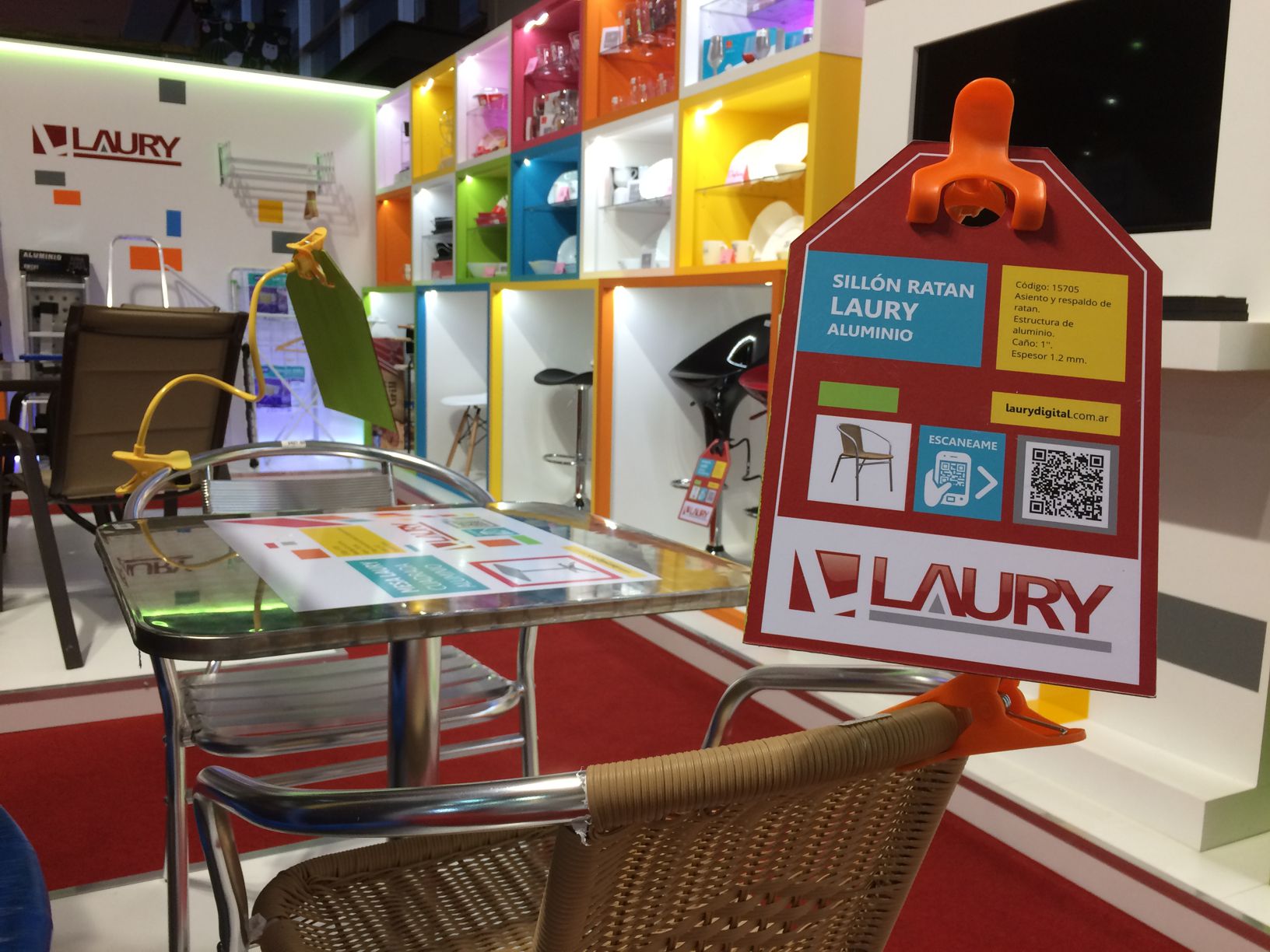 STAND PARA LAURY EN EXPO PRESENTES